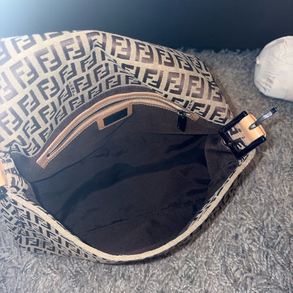 FENDI Zucca Mama Baguette Beige and tan - Picture 13 of 16